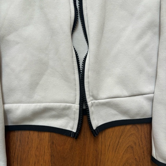 Nike tech jacket. - Picture 4 of 7